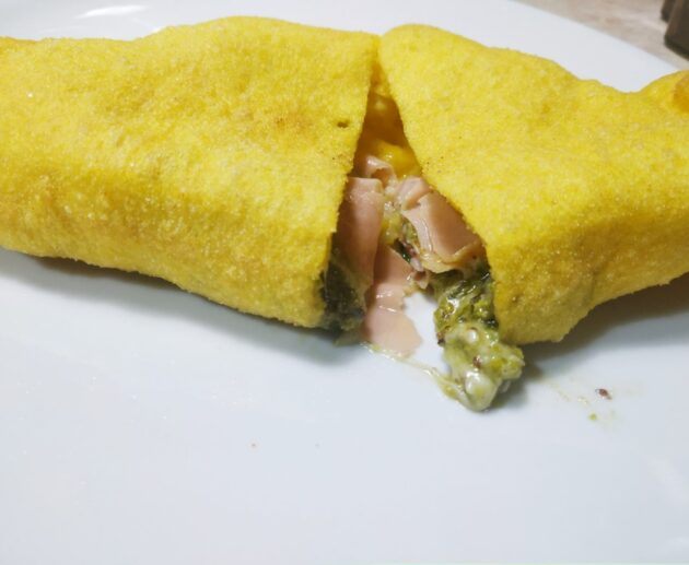 Panzerotti pugliesi con impasto alla curcuma